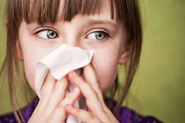 خطرات استفاده مداوم از کولر گازی و آبی برای سلامت کودکان| اینم هست